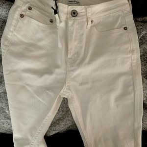NWT: White denim jeans with frays